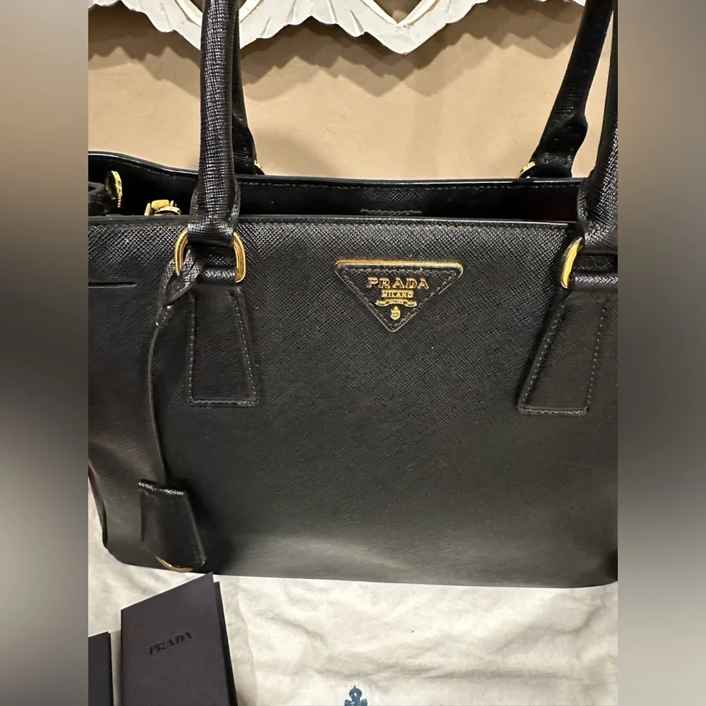 PRADA Medium Galleria Saffiano leather bag - Picture 12 of 16